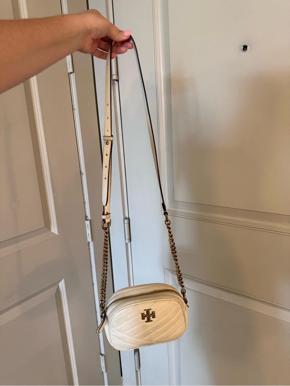 Tory Burch Kira Quilted Crossbody Bag - Picture 10 of 10